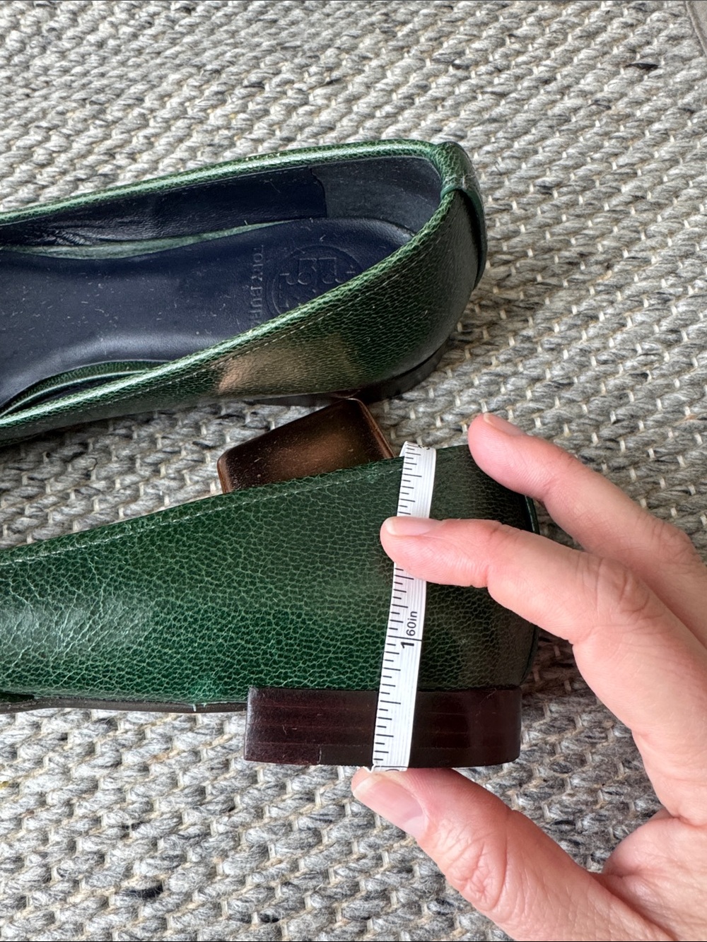 Tory Burch Hana Ballet Flats Emerald Green Leather Chain Accent - Picture 3 of 14